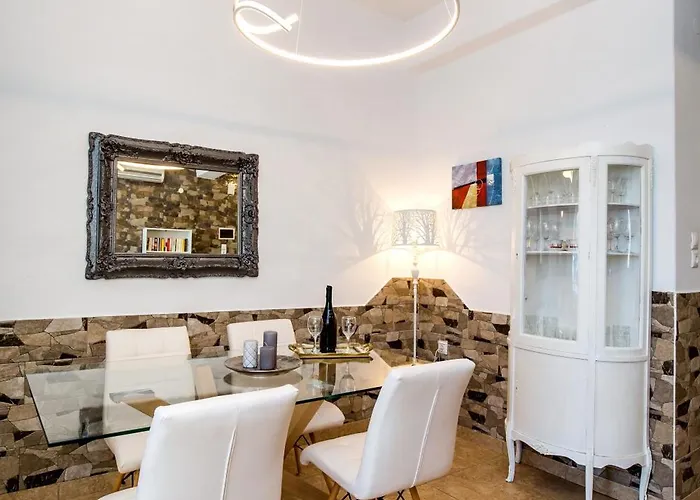 Golden Sunset Apartment